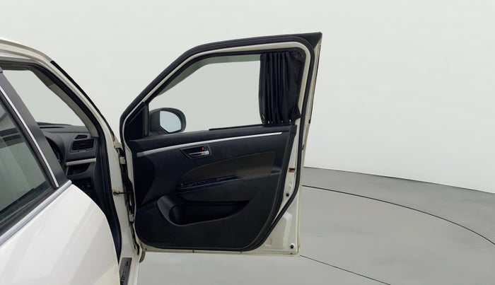 2016 Maruti Swift VXI, CNG, Manual, 85,507 km, RHS Front Door