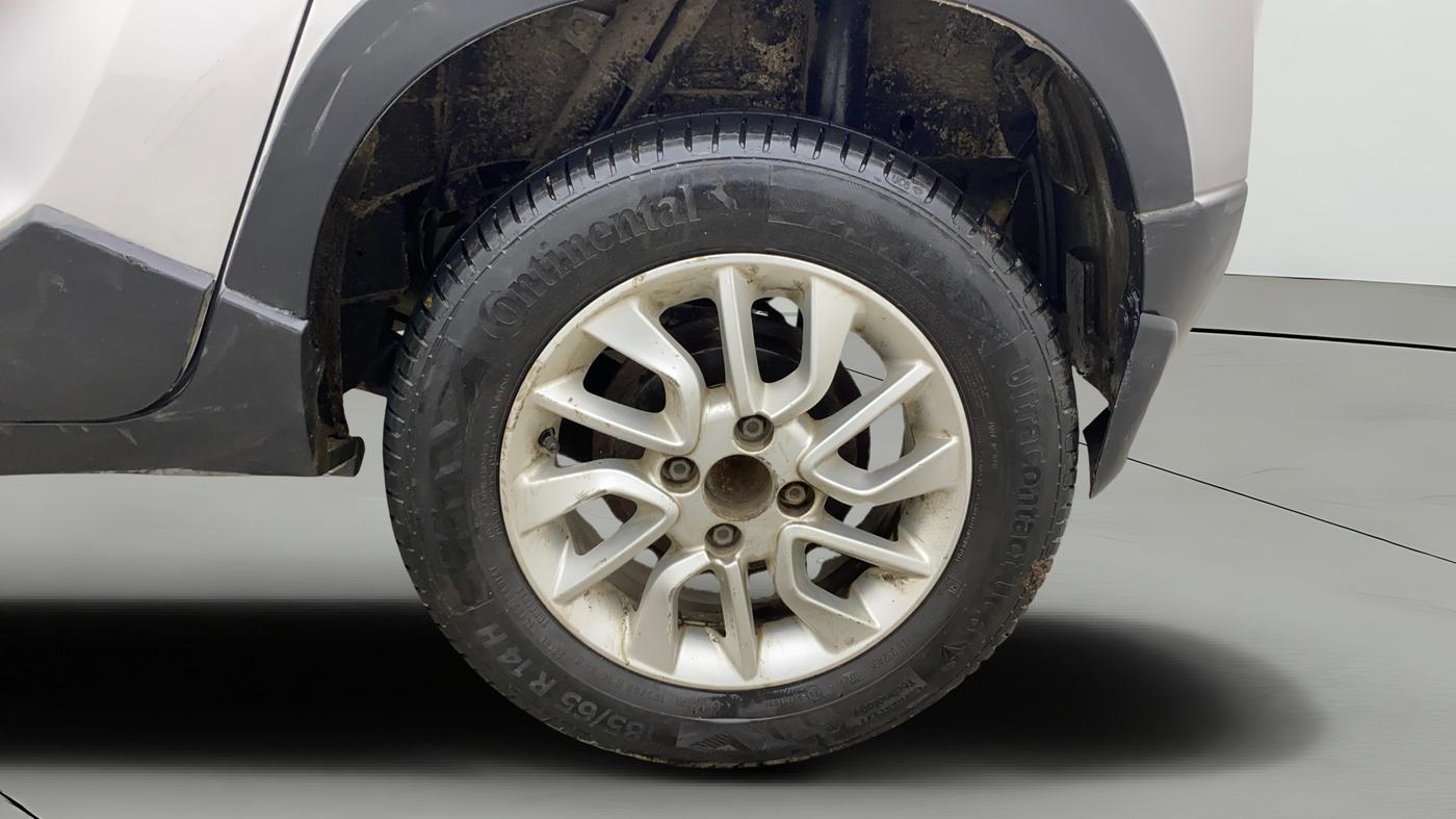 2016 Mahindra Kuv100 K8 6 STR, Petrol, Manual, 62,940 km, Left Rear Wheel