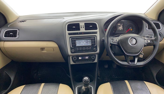 2015 Volkswagen Polo HIGHLINE1.2L, Petrol, Manual, 1,13,685 km, Dashboard