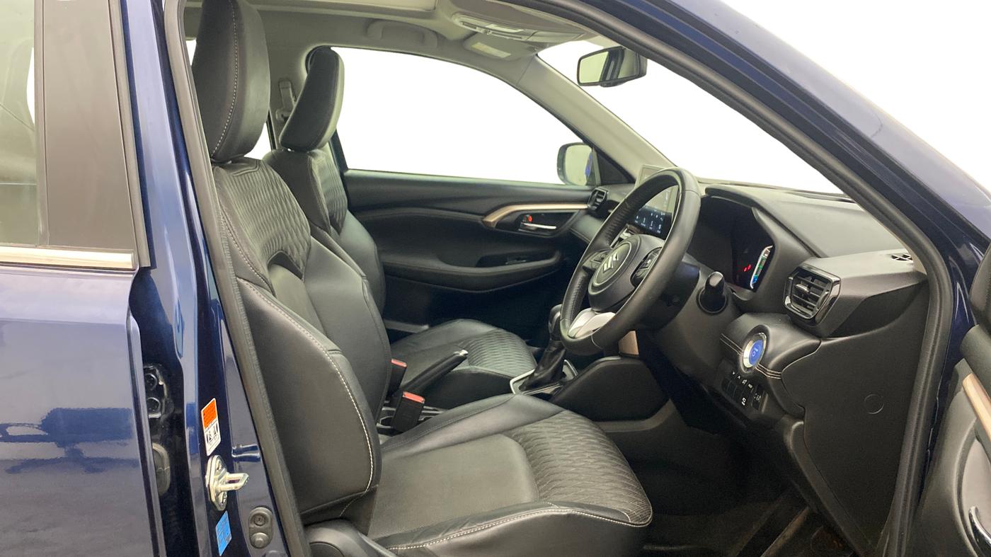 2022 Maruti Grand Vitara ALPHA PLUS HYBRID ECVT, Hybrid, Automatic, 57,560 km, Right Side Front Door Cabin