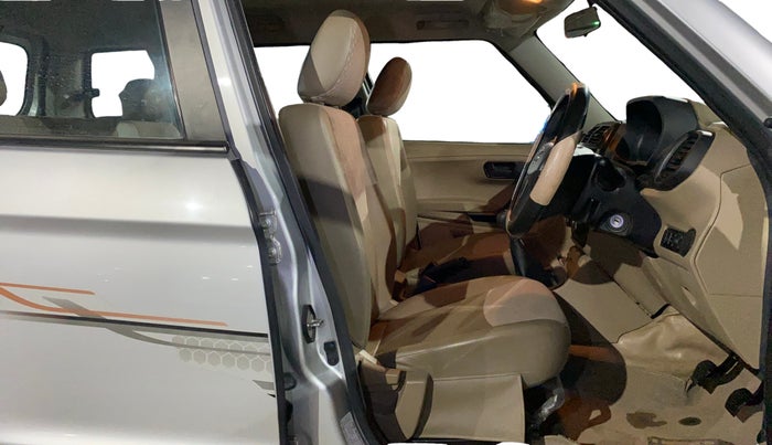 2017 Mahindra TUV300 T6, Diesel, Manual, 20,374 km, Right Side Front Door Cabin