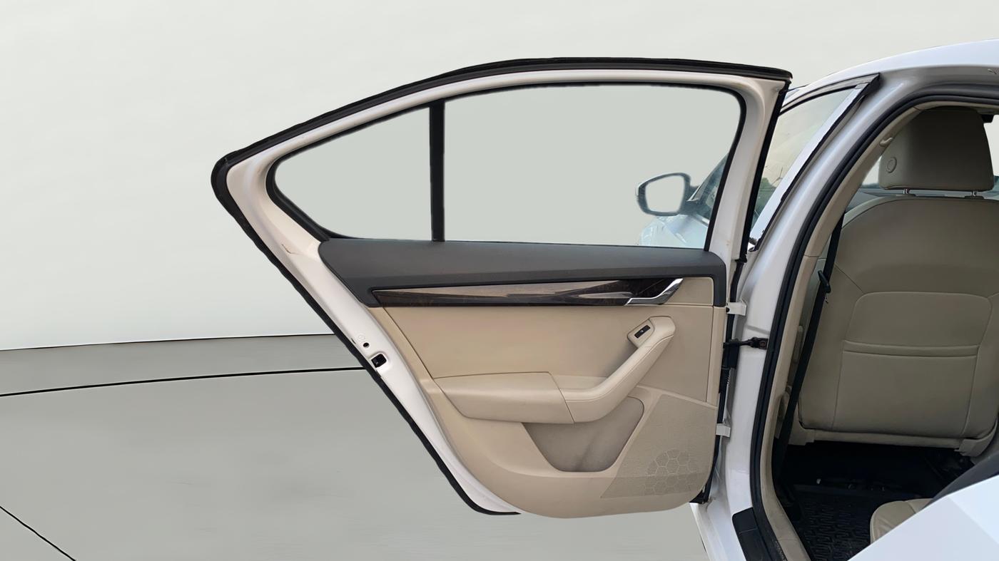 2017 Skoda Octavia STYLE PLUS AT 1.8 TSI, Petrol, Automatic, 49,876 km, LHS Rear Door