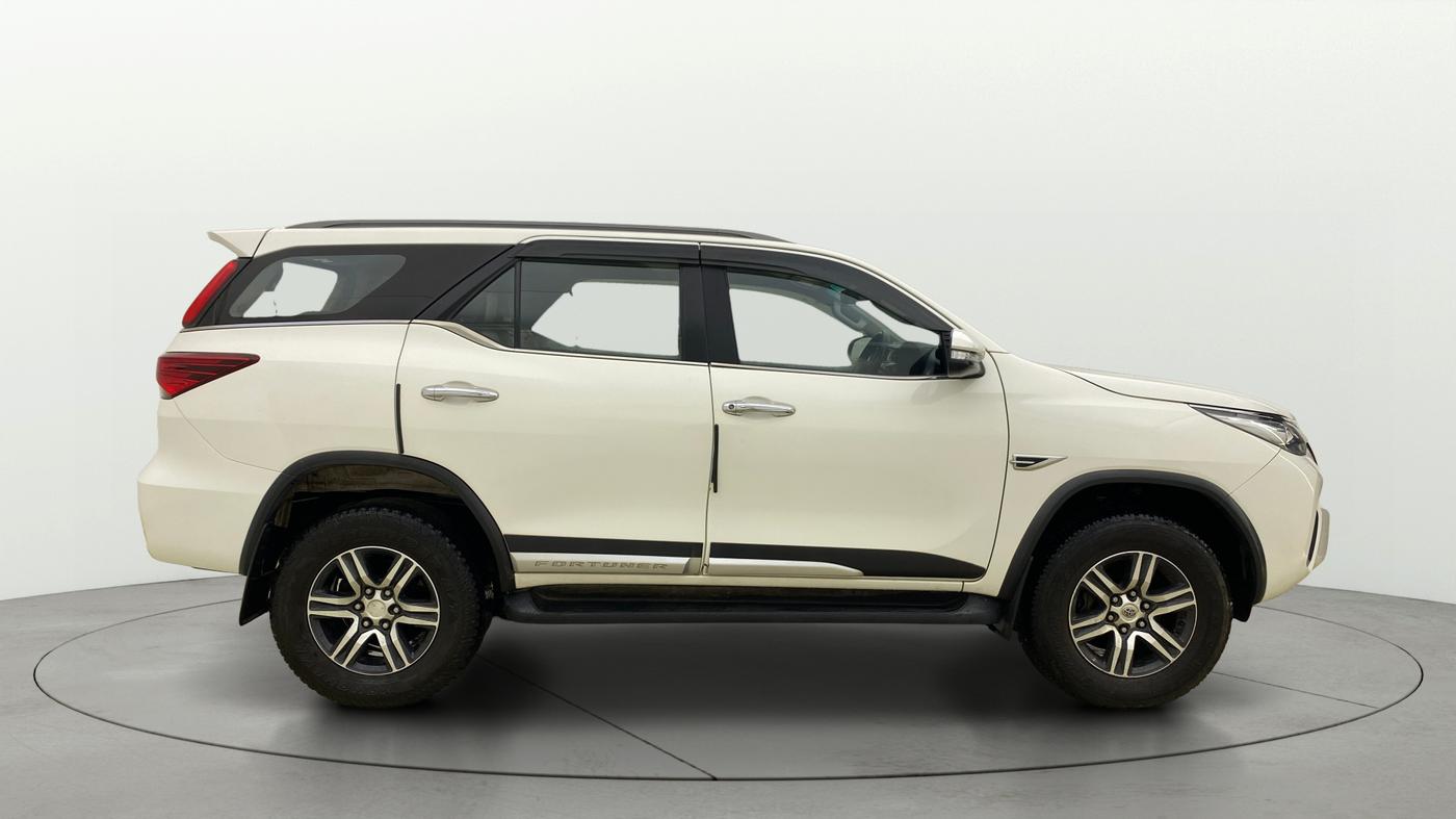 2017 Toyota Fortuner 2.8 4X2 MT, Diesel, Manual, 98,868 km, Right Side View