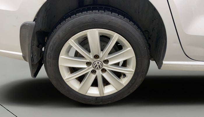 2016 Volkswagen Vento HIGHLINE PETROL AT, Petrol, Automatic, 52,937 km, Right Rear Wheel