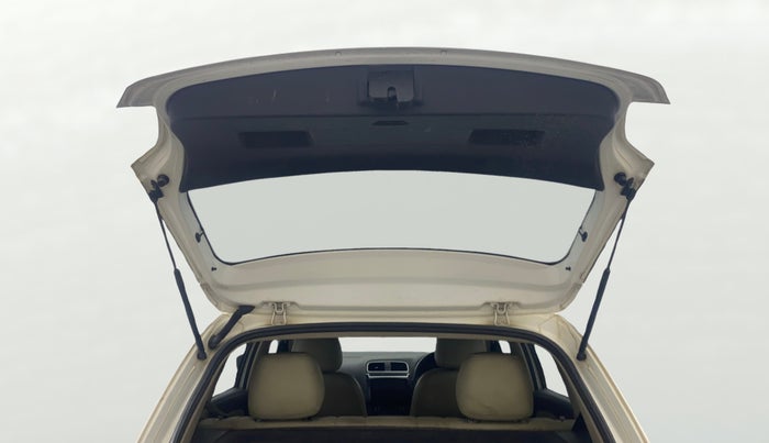 2014 Volkswagen Polo HIGHLINE1.2L, Petrol, Manual, 1,18,268 km, Boot Door Open