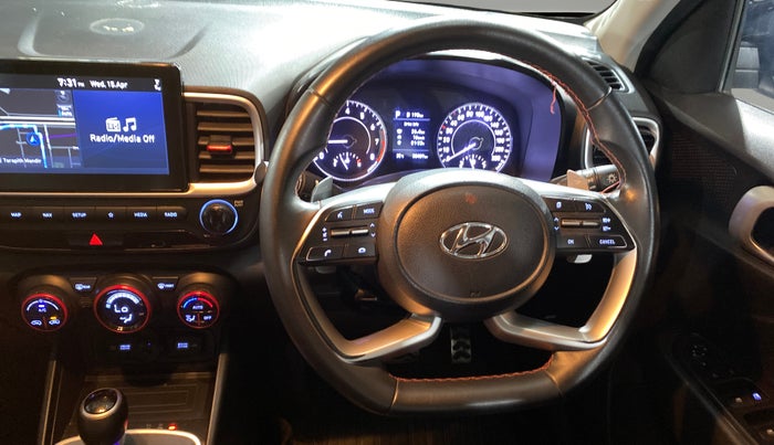 2021 Hyundai VENUE SX PLUS 1.0 TURBO DCT DUAL TONE, Petrol, Automatic, 38,462 km, Steering Wheel Close Up