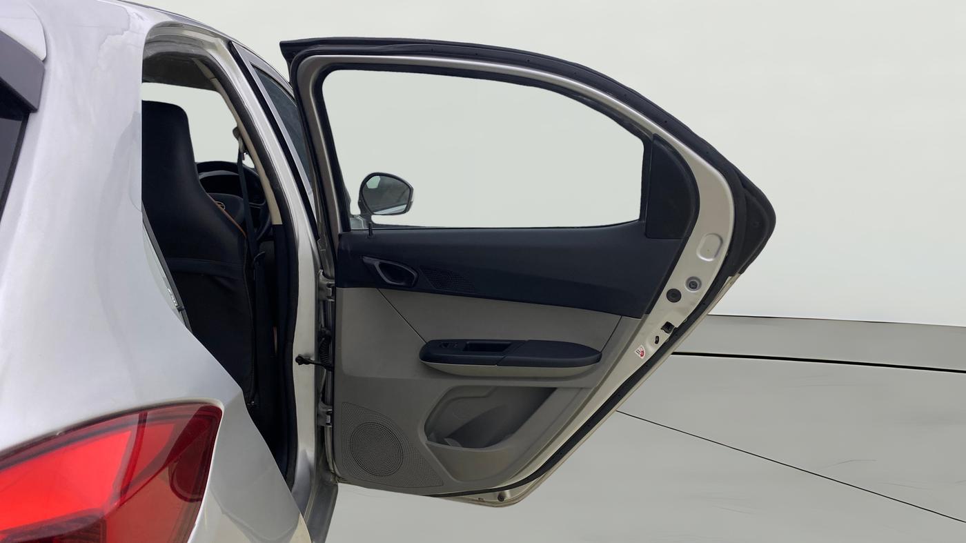 2018 Tata Tiago XT PETROL, Petrol, Manual, 1,01,092 km, RHS Rear Door