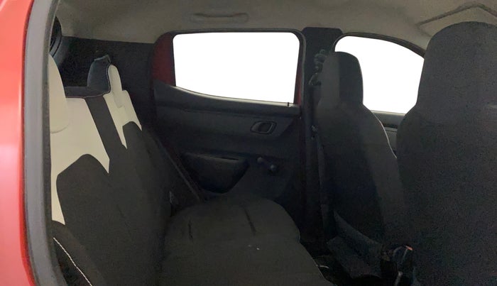 2017 Renault Kwid RXT 0.8, Petrol, Manual, 33,267 km, Right Side Rear Door Cabin