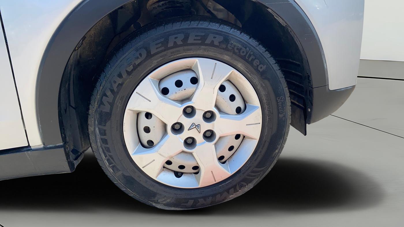2019 Mahindra XUV300 W4 1.5 DIESEL, Diesel, Manual, 56,364 km, Right Front Wheel