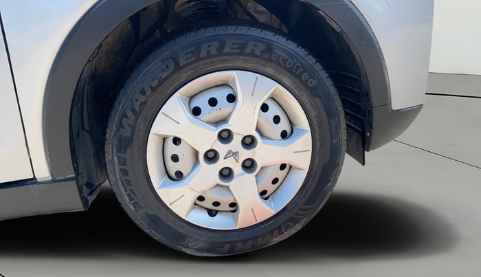 2019 Mahindra XUV300 W4 1.5 DIESEL, Diesel, Manual, 55,757 km, Right Front Wheel