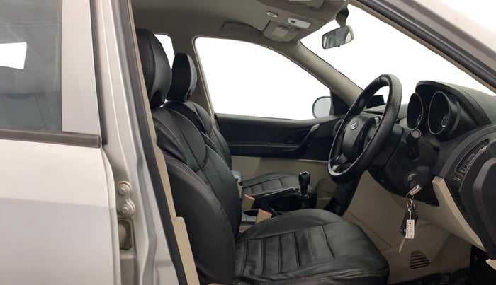 2016 Mahindra XUV500 W4 1.99, Diesel, Manual, 61,726 km, Right Side Front Door Cabin