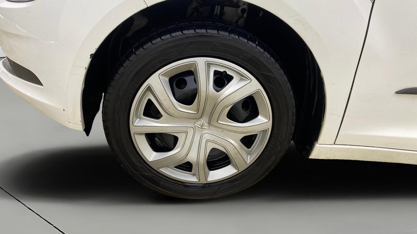 2022 Tata ALTROZ XT PETROL, CNG, Manual, 79,349 km, Left Front Wheel