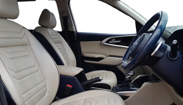 2022 KIA CARENS LUXURY PLUS 1.5 DIESEL AT 6 STR, Diesel, Automatic, 1,38,060 km, Right Side Front Door Cabin
