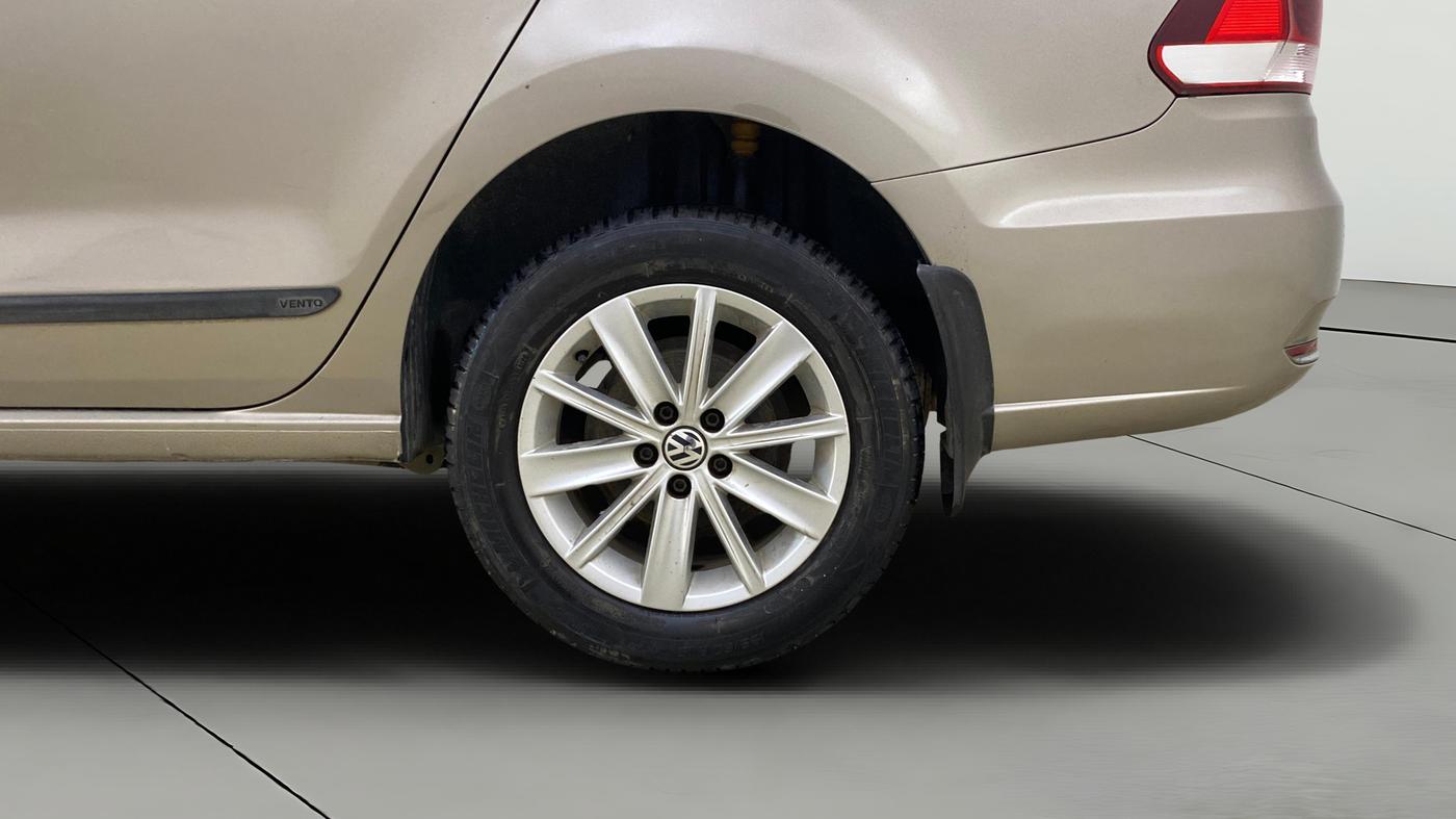 2016 Volkswagen Vento HIGHLINE PETROL AT, Petrol, Automatic, 48,241 km, Left Rear Wheel