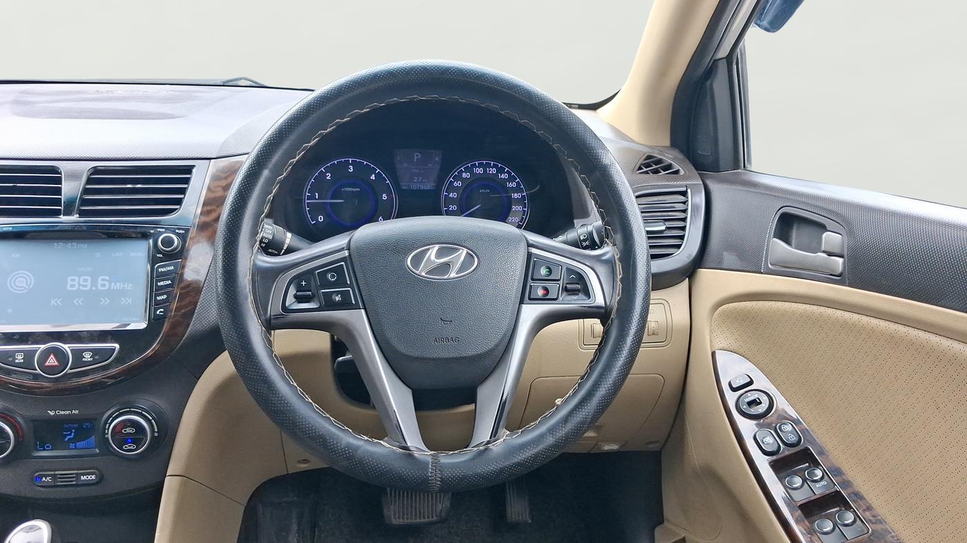 2016 Hyundai Verna 1.6 CRDI SX (O) AT, Diesel, Automatic, 1,07,866 km, Steering Wheel Close Up