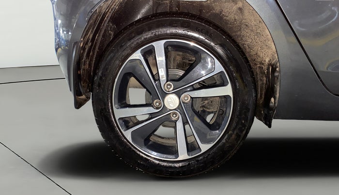 2023 Tata ALTROZ XZ PETROL, Petrol, Manual, 2,818 km, Right Rear Wheel