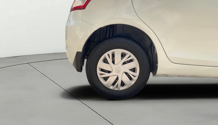 2016 Maruti Swift VXI O, Petrol, Manual, 1,08,803 km, Right Rear Wheel