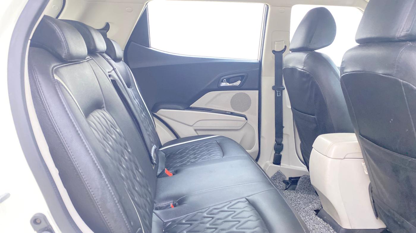 2020 Mahindra XUV300 W8 1.5 DIESEL, Diesel, Manual, 45,333 km, Right Side Rear Door Cabin