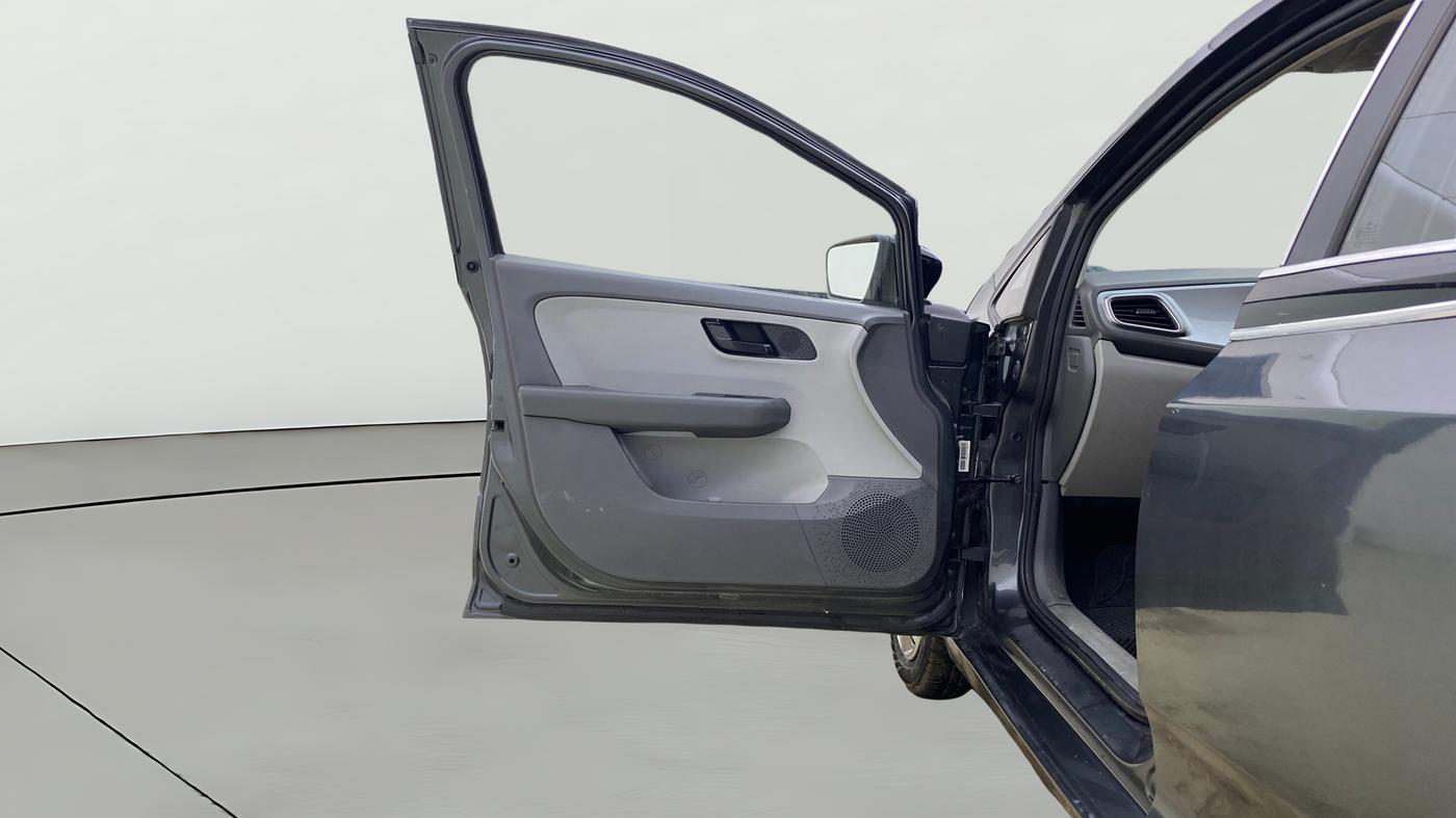 2020 Tata ALTROZ XT PETROL, CNG, Manual, 70,603 km, LHS Front Door