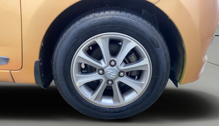 2016 Hyundai Grand i10 ASTA (O) AT 1.2 KAPPA VTVT, Petrol, Automatic, 64,215 km, Right Front Wheel