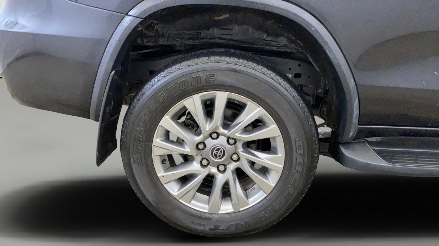 2023 Toyota Fortuner 4X4 AT 2.8 DIESEL, Diesel, Automatic, 83,884 km, Right Rear Wheel