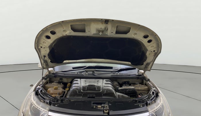 2021 Mahindra XUV500 W9, Diesel, Manual, 1,00,157 km, Open Bonet