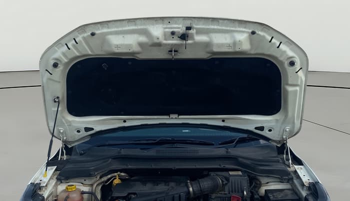 2021 Mahindra XUV300 W8 (O) 1.2 PETROL, Petrol, Manual, 1,25,922 km, Open Bonet