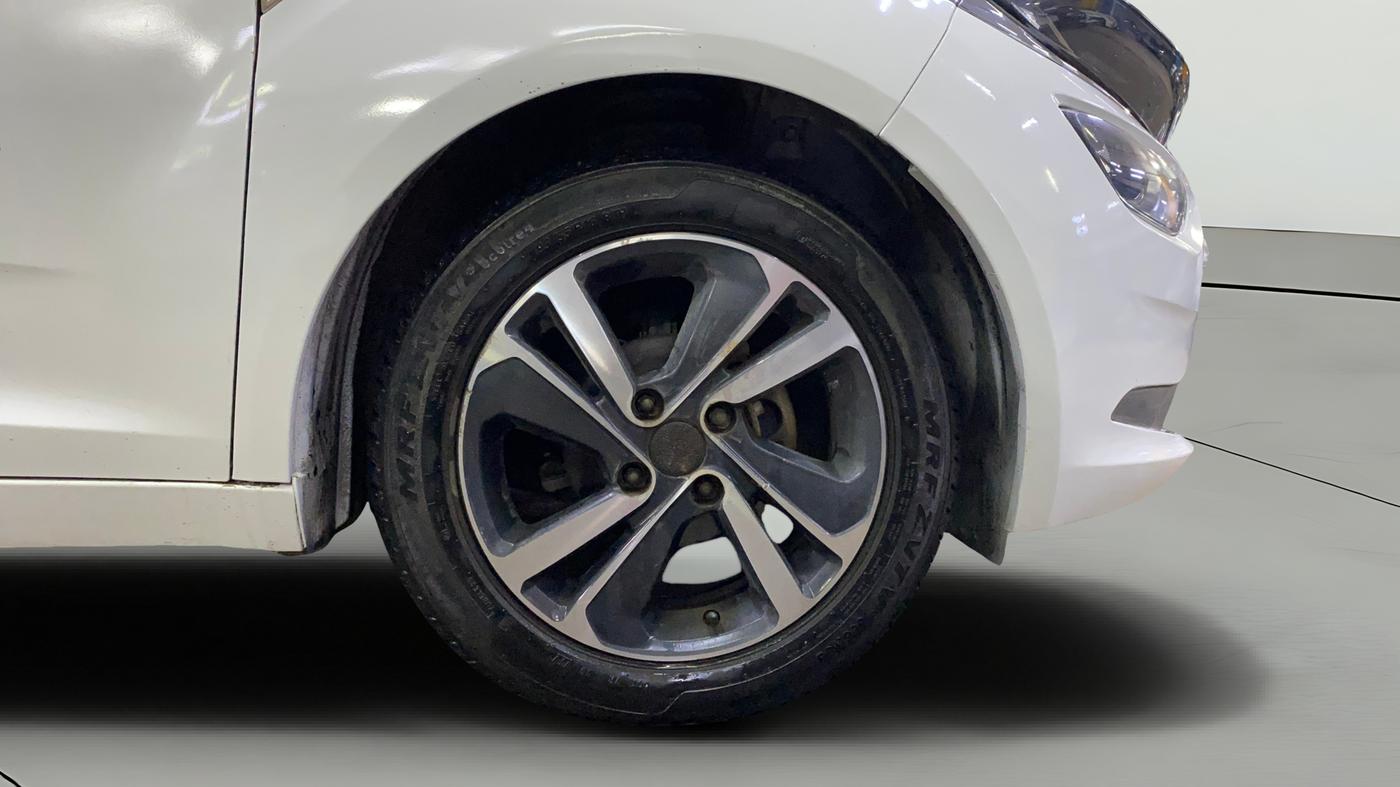 2021 Tata ALTROZ XZ PETROL, Petrol, Manual, 26,111 km, Right Front Wheel