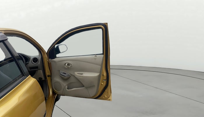 2016 Datsun Go Plus T, Petrol, Manual, 40,225 km, RHS Front Door