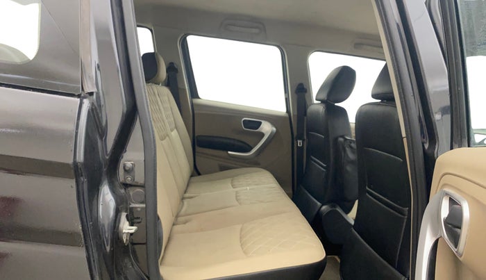 2018 Mahindra TUV300 T10, Diesel, Manual, 80,124 km, Right Side Rear Door Cabin