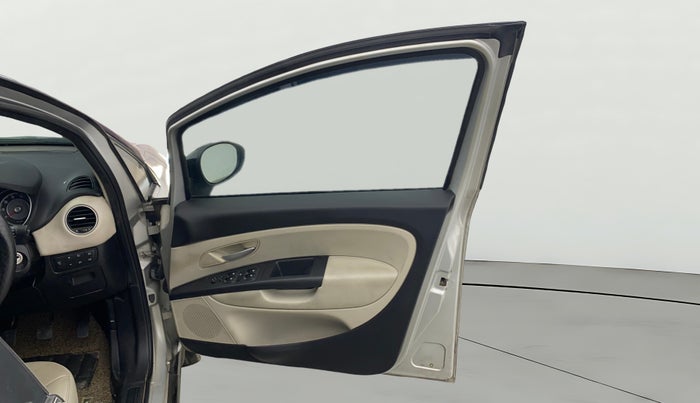 2015 Fiat Linea EMOTION 1.4 L T JET, Petrol, Manual, 52,130 km, RHS Front Door