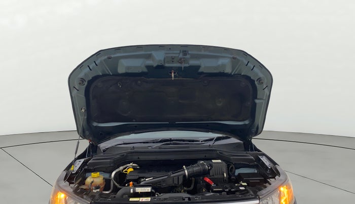 2023 Mahindra XUV300 W6 1.2 PETROL AMT, Petrol, Automatic, 27,860 km, Open Bonet