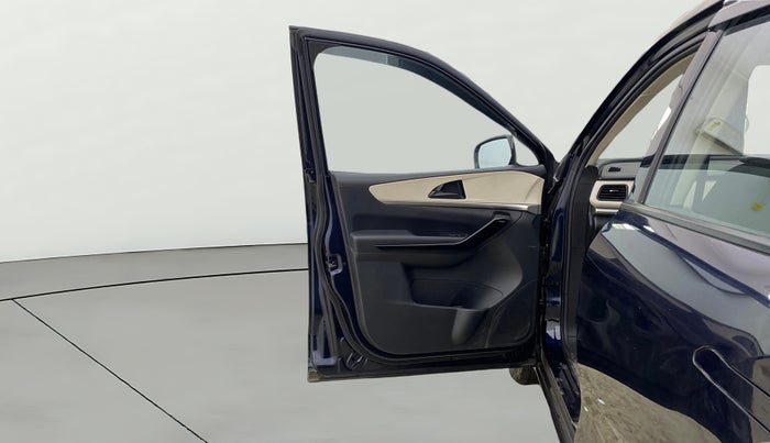 2022 Mahindra XUV700 AX 5 P AT 5 STR, Petrol, Automatic, 32,275 km, LHS Front Door