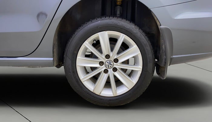 2016 Volkswagen Vento HIGHLINE 1.5 AT, Diesel, Automatic, 55,573 km, Left Rear Wheel