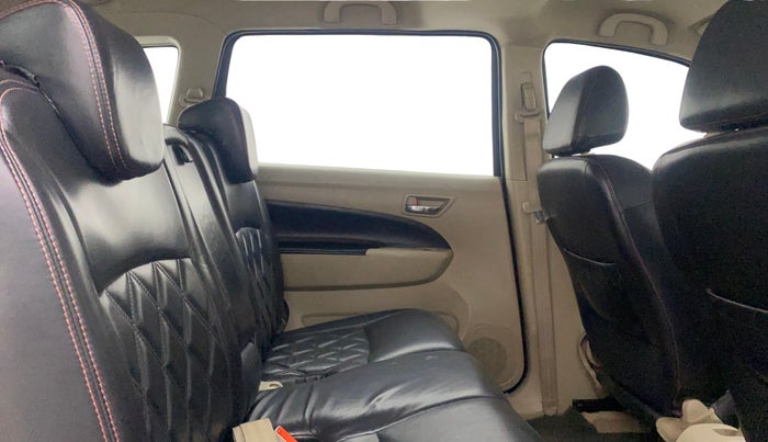 2016 Maruti Ertiga ZXI, Petrol, Manual, 1,07,774 km, Right Side Rear Door Cabin