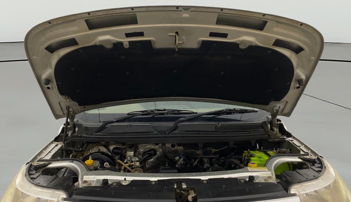 2016 Mahindra TUV300 T8, Diesel, Manual, 1,19,162 km, Open Bonet