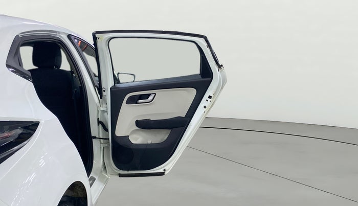 2024 Tata ALTROZ XZ Plus (S) Lux CNG , CNG, Manual, 6,724 km, RHS Rear Door