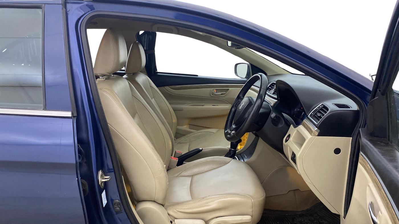 2019 Maruti Ciaz ALPHA  AT 1.5 SHVS PETROL, Petrol, Automatic, 91,080 km, Right Side Front Door Cabin