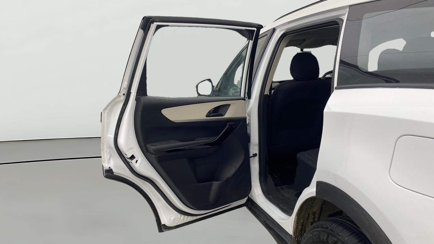 2024 Mahindra XUV700 AX 5 D AT 5 STR, Diesel, Automatic, 28,225 km, LHS Rear Door