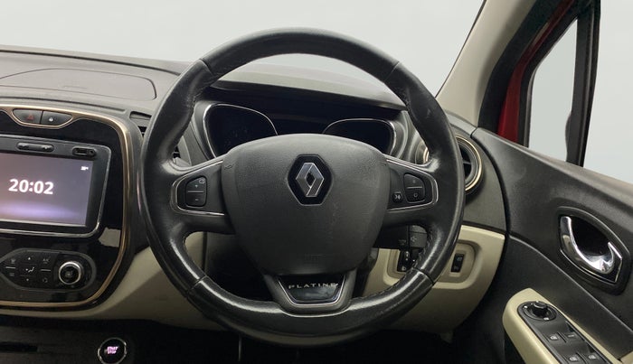 2018 Renault Captur PLATINE DIESEL DUAL TONE, Diesel, Manual, 1,03,432 km, Steering Wheel Close Up