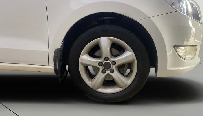 2014 Skoda Rapid AMBITION 1.6 MPI AT PLUS, Petrol, Automatic, 50,835 km, Right Front Wheel