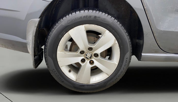 2017 Skoda Rapid AMBITION 1.6 MPI MT, Petrol, Manual, 34,644 km, Right Rear Wheel