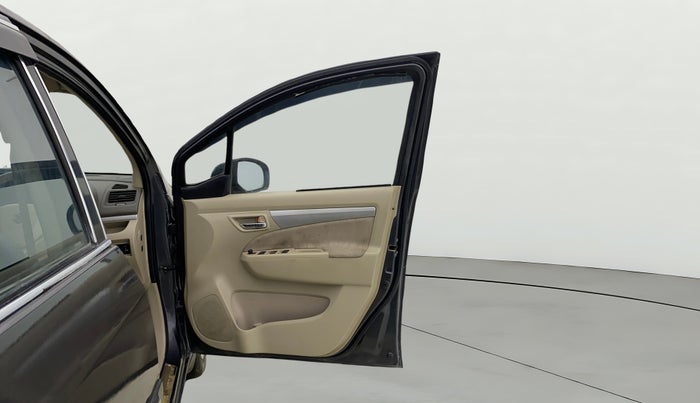 2015 Maruti Ertiga VXI CNG, CNG, Manual, 1,21,416 km, RHS Front Door