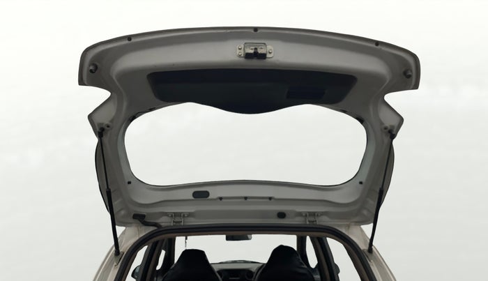 2015 Hyundai Grand i10 SPORTZ 1.2 KAPPA VTVT, CNG, Manual, 1,23,429 km, Boot Door Open