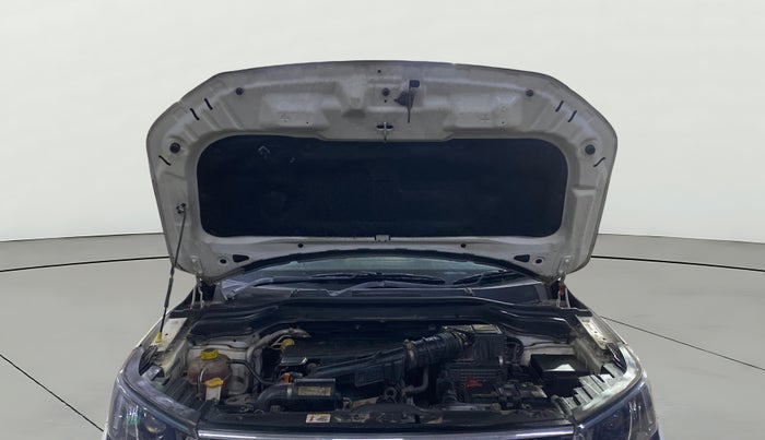 2020 Mahindra XUV300 W8 (O) 1.2 PETROL, Petrol, Manual, 28,357 km, Open Bonet