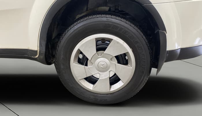 2020 Mahindra XUV500 W7, Diesel, Manual, 61,904 km, Left Rear Wheel