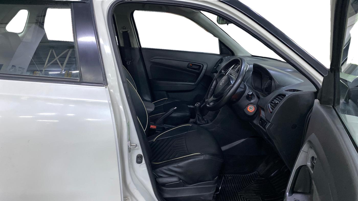 2017 Maruti Vitara Brezza VDI (O), Diesel, Manual, 48,372 km, Right Side Front Door Cabin