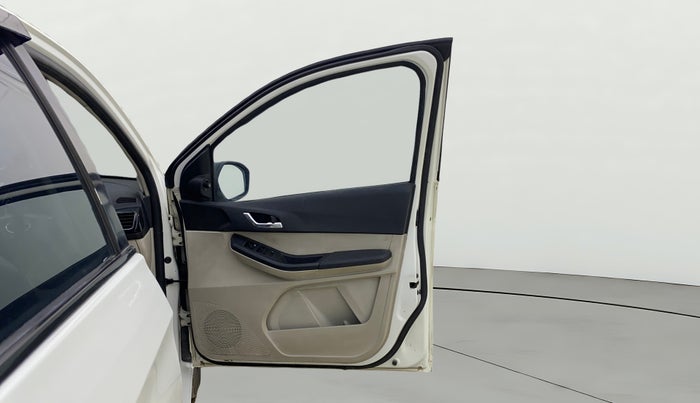 2022 Tata Tiago XZ PLUS CNG, CNG, Manual, 64,252 km, RHS Front Door