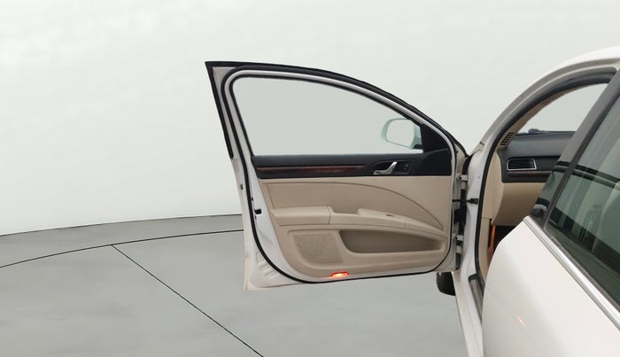 2013 Skoda Superb ELEGANCE 2.0 TDI CR AT, Diesel, Automatic, 68,183 km, LHS Front Door