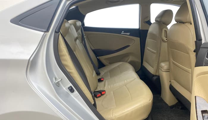 2016 Hyundai Verna 1.6 VTVT SX, Petrol, Manual, 66,390 km, Right Side Rear Door Cabin